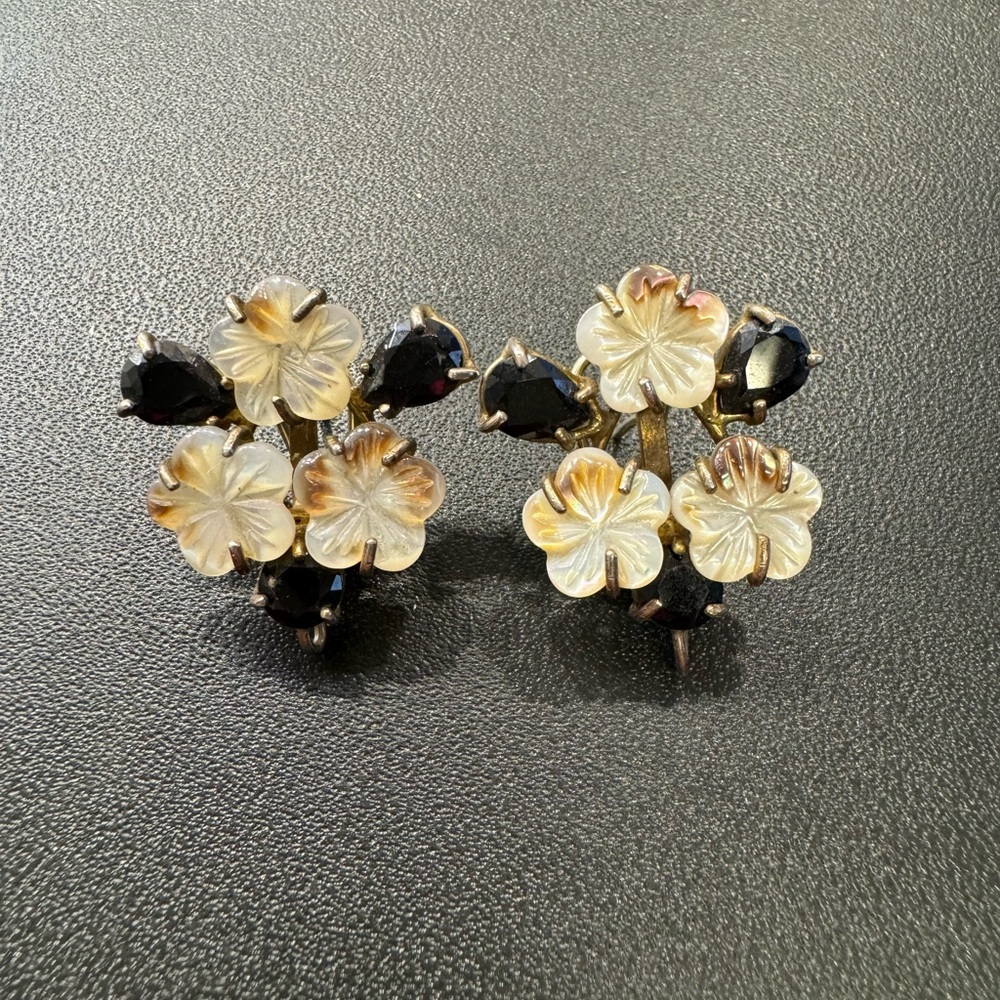 Black and white flower shaped earrings